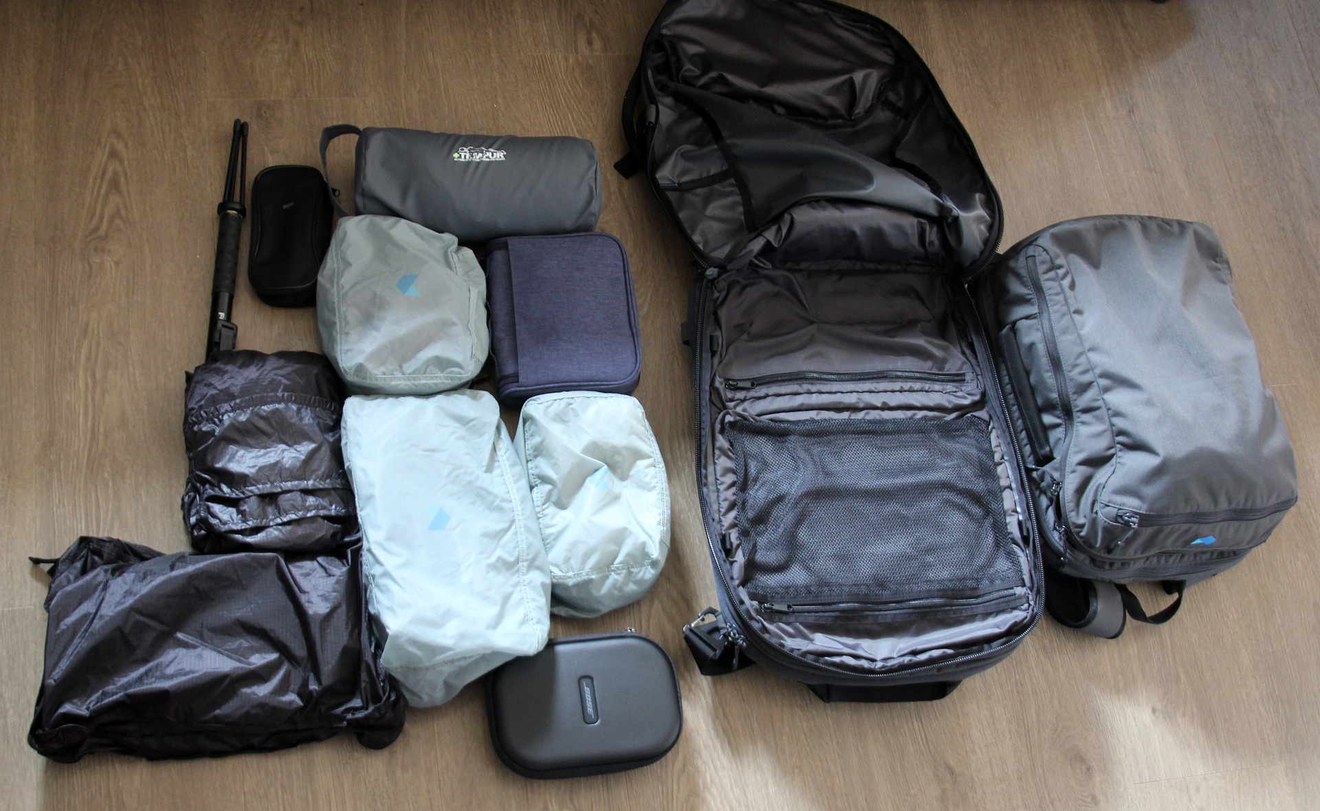 carry on simple minimalist travel style